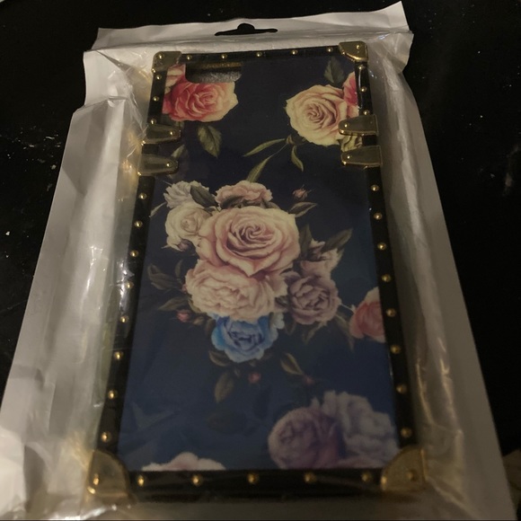 NWT IPHONE 6, 7, 8, and SE CASE WITH FLORAL PRINT - Picture 4 of 9